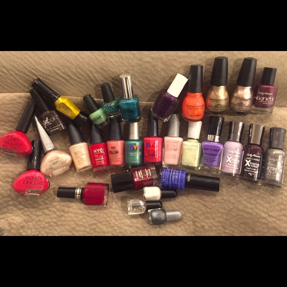 Lot of 30 - Nail Polishes - only used 0-2x each